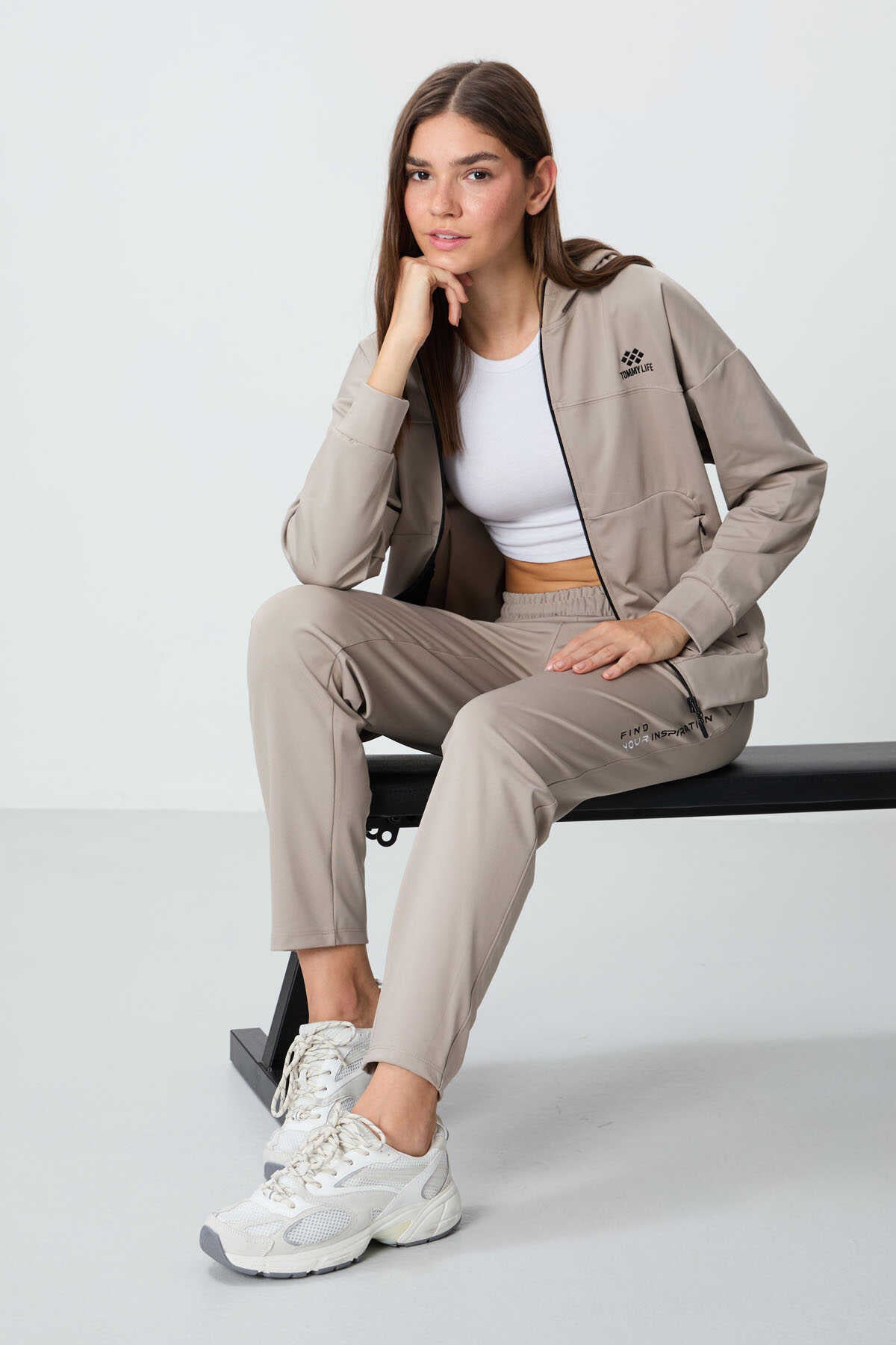 Tommylife Toptan Standart Kalıp Kapüşonlu Kadın Eşofman Takımı 95306 Koyu Bej