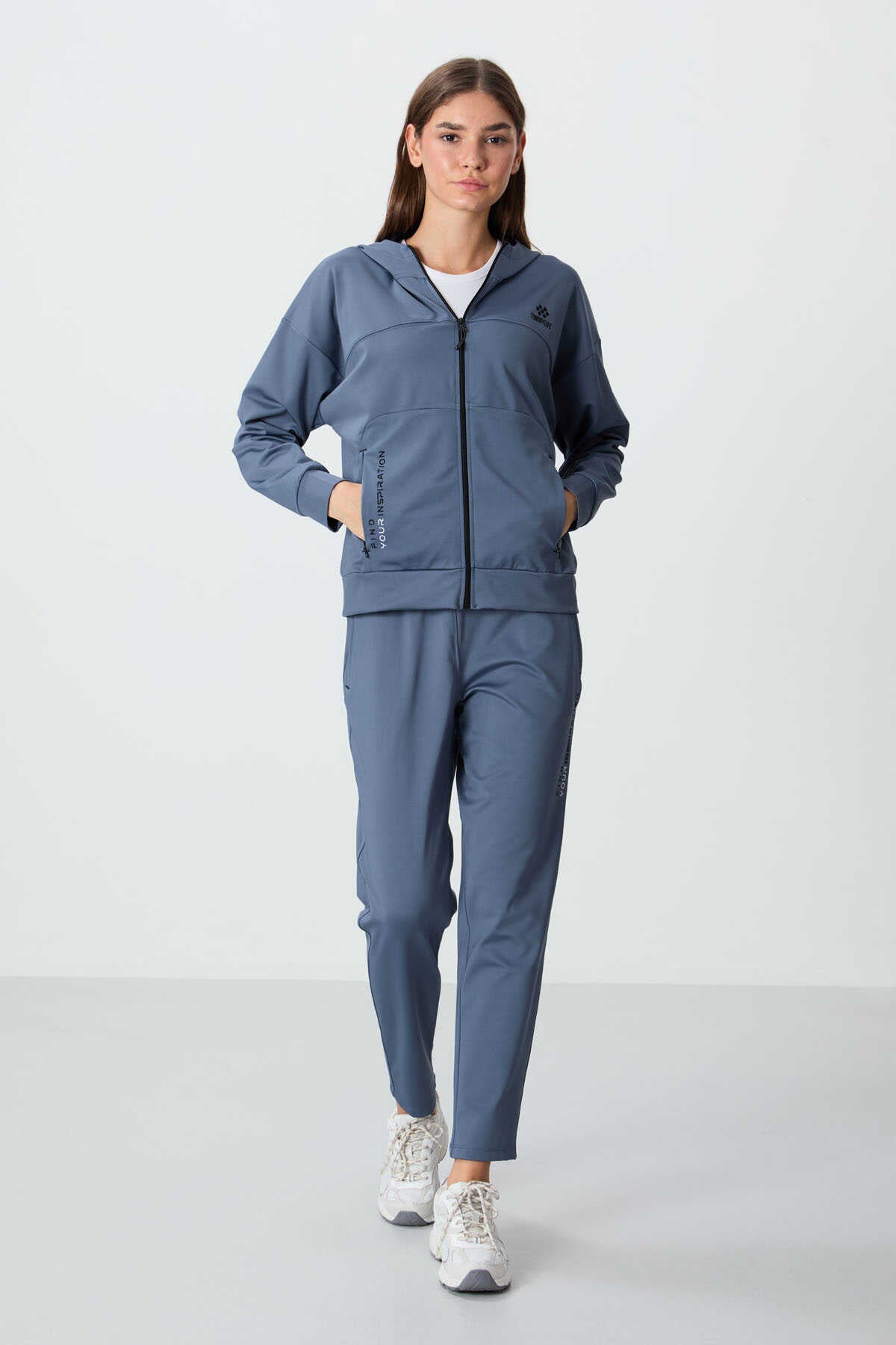 Set trening Tommylife Wholesale Standard Fit cu glugă pentru femei 95306, culoare petrol