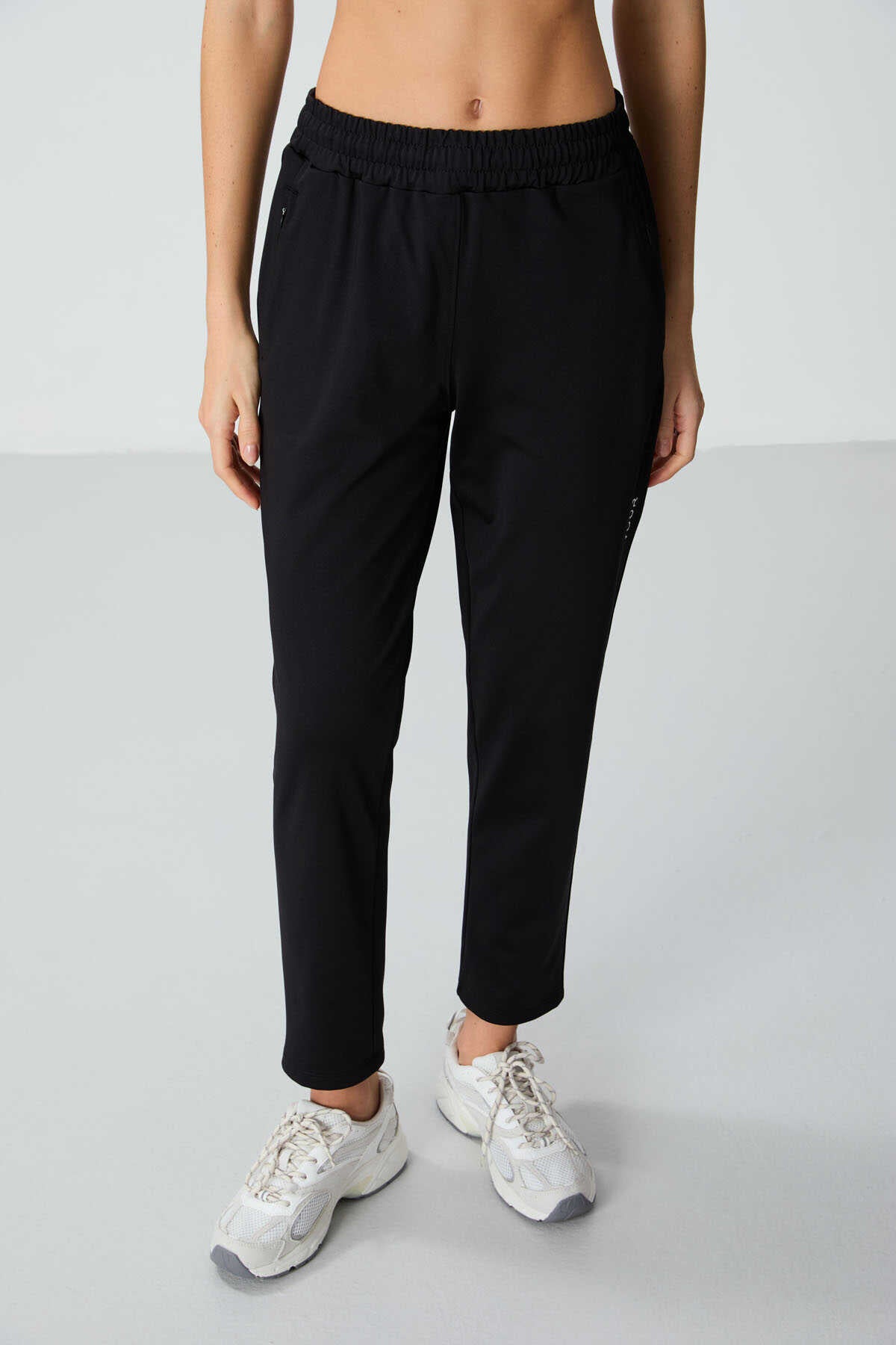 Set trening Tommylife Wholesale Standard Fit cu glugă pentru femei 95306 Negru
