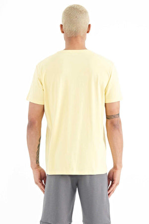 Tommylife Toptan Tylor O Yaka Standart Kalıp Baskılı Erkek T-Shirt 88227 Sarı