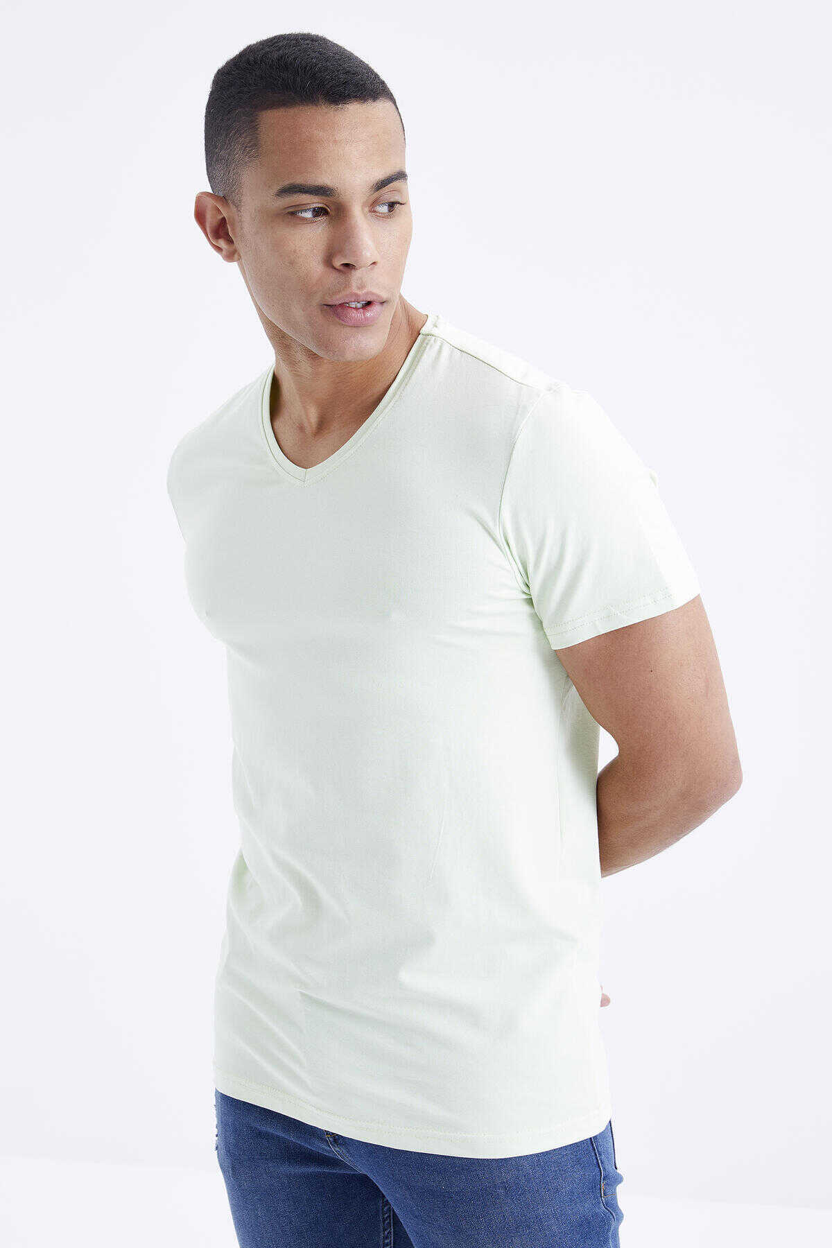 Tricou bărbătesc Tommylife Wholesale cu decolteu în V, croială standard, de bază, 87912, verde deschis