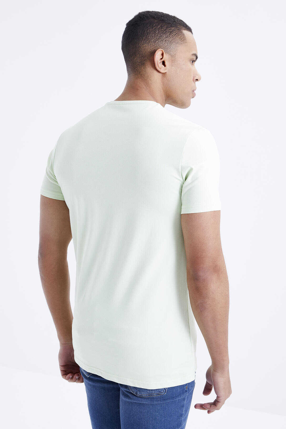 Tricou bărbătesc Tommylife Wholesale cu decolteu în V, croială standard, de bază, 87912, verde deschis