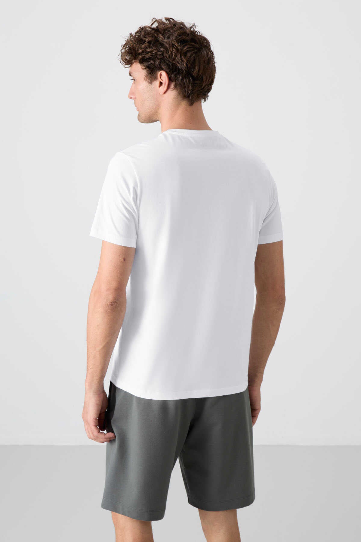 Tricou bărbătesc Tommylife Wholesale cu decolteu în V, croială standard, de bază, 87912, alb