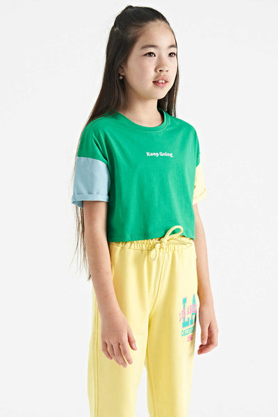 Tommylife Toptan Yeşil Yazı Baskılı O Yaka Düşük Omuzlu Oversize Kız Çocuk T-Shirt - 75130