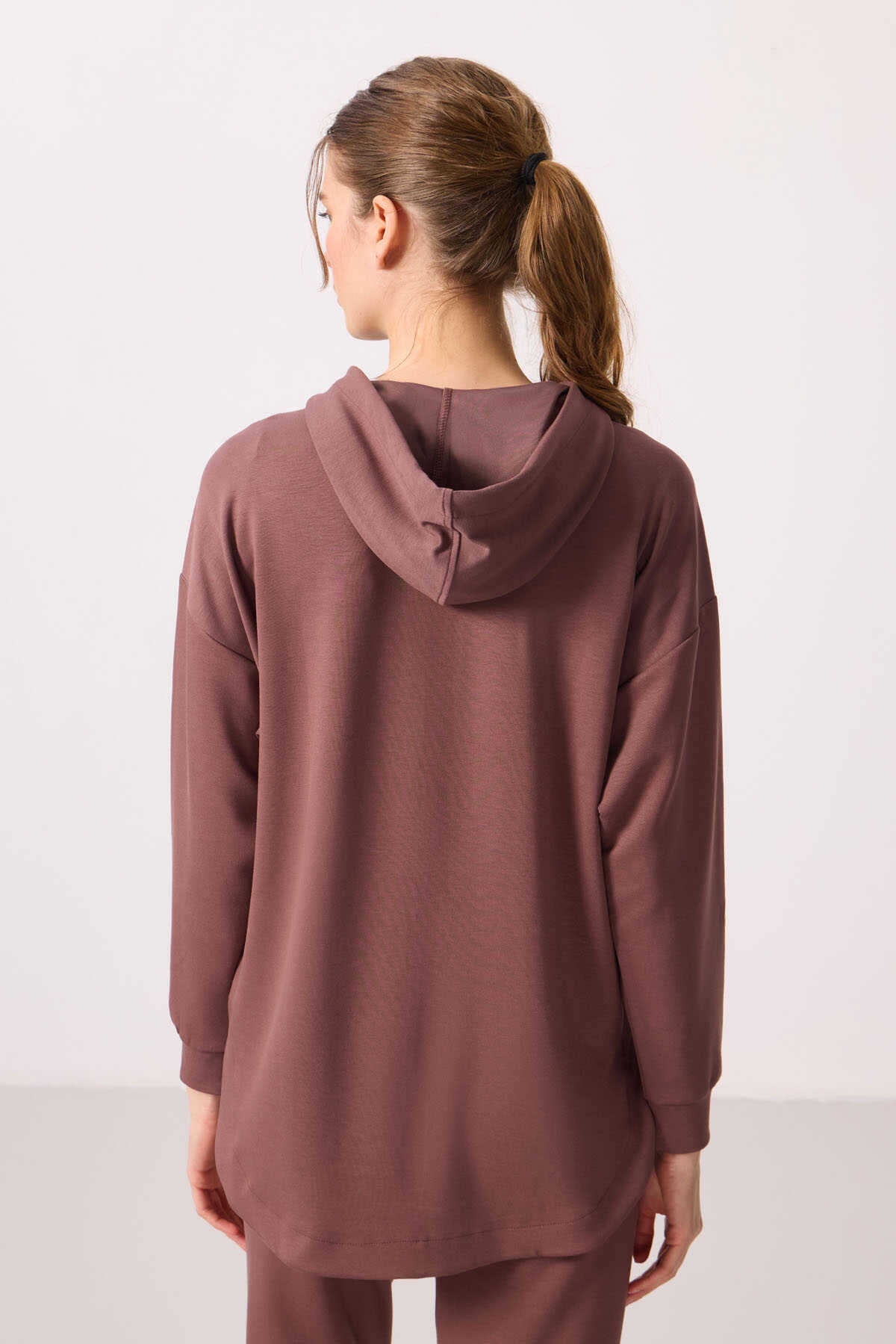 Tommylife Toptan Yumuşak Dokulu Kapüşonlu Oversize Kadın Tunik Sweatshirt - 97302 Kahverengi