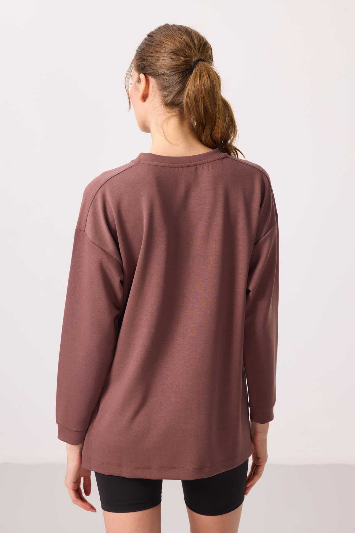 Tommylife Toptan Yumuşak Dokulu O Yaka Rahat Form Kadın Tunik Sweatshirt - 97305 Kahverengi