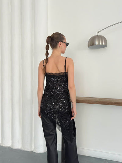 Topshow | Dantel Detaylı Askılı Pullu Asimetrik Tunik - Siyah | D2934