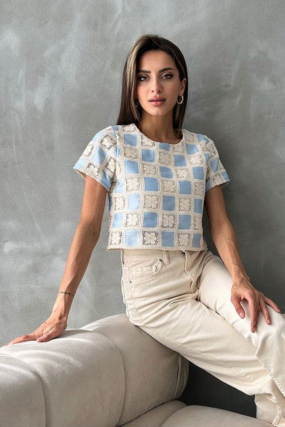 Bluză croșetată en-gros cu mânecă scurtă, model în carouri, albastru brut, Topshow