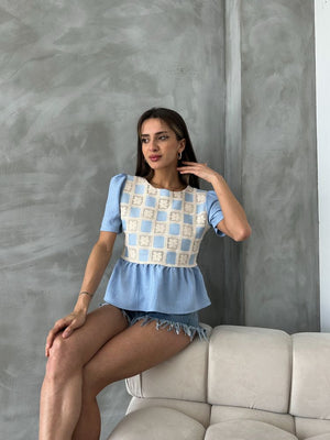Bluză en-gros cu detalii din dantelă albastră Topshow