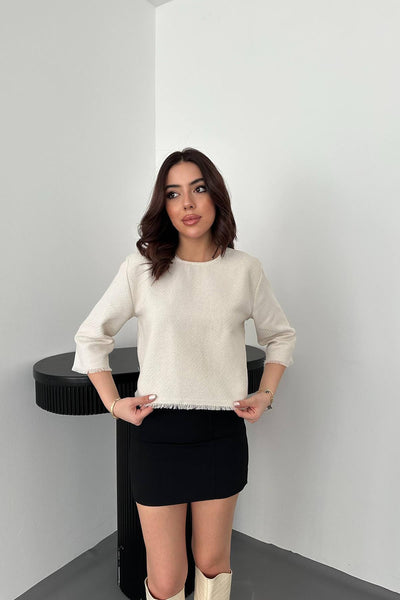 Beyaz Püskül Detaylı Bluz