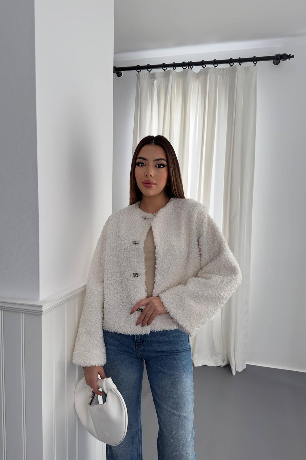 Ekru Peluş Kısa Ceket