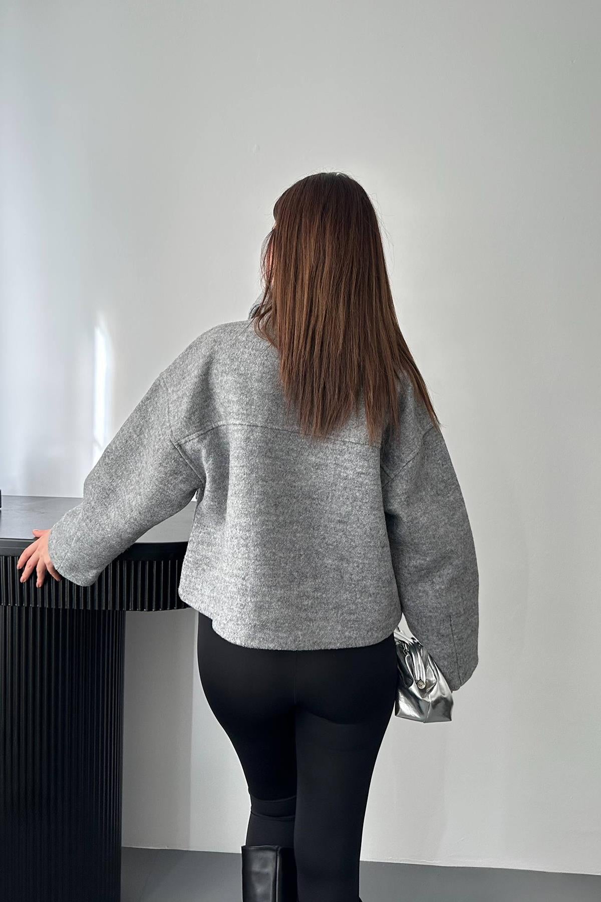 Gri Cebi Kapaklı Kaşe Ceket