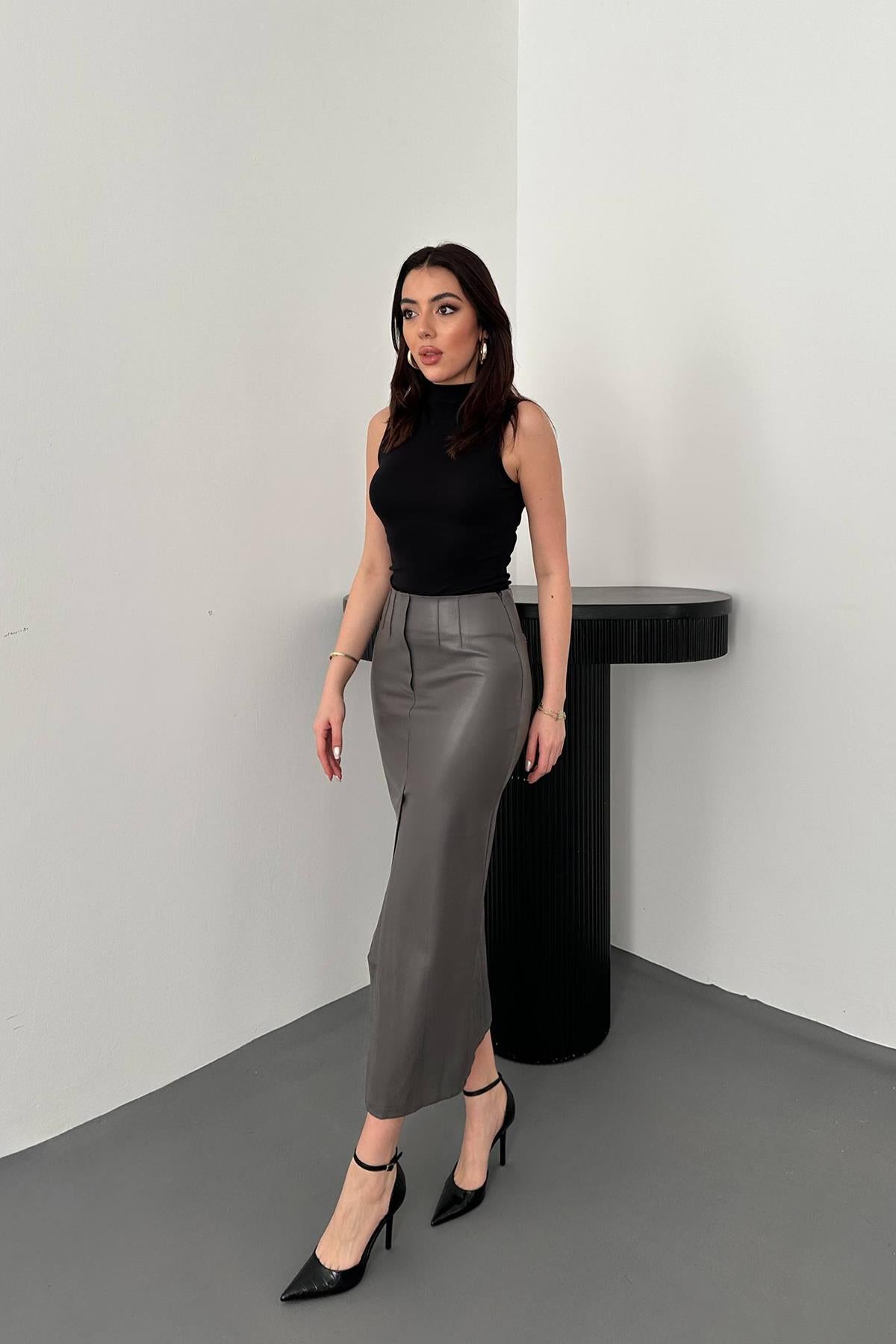 Gri Yırtmaçlı Süs Patlı Etek