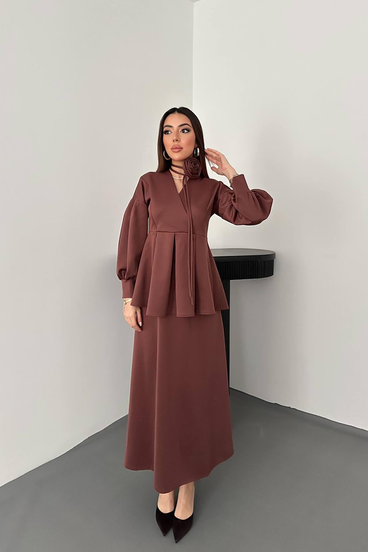 Kahverengi Gül Detaylı Takım