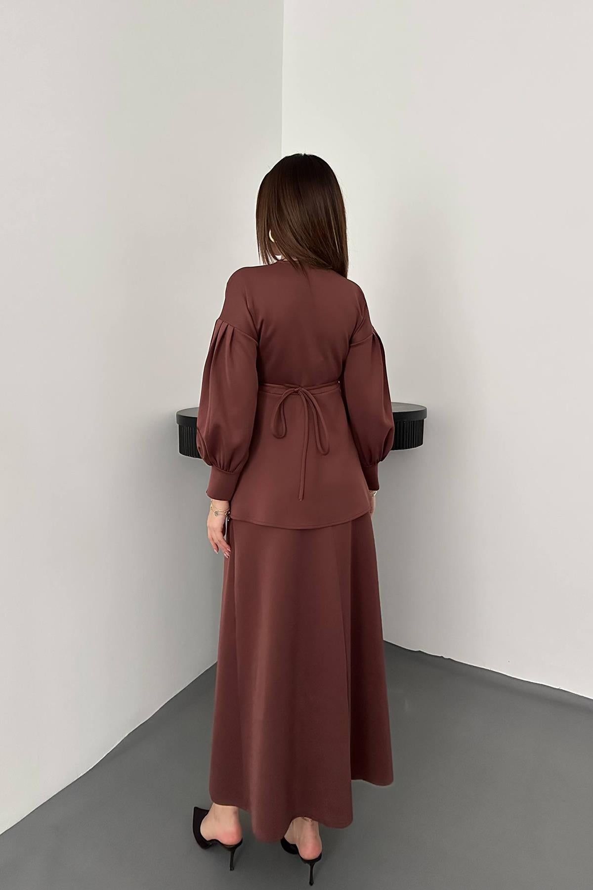 Kahverengi Gül Detaylı Takım
