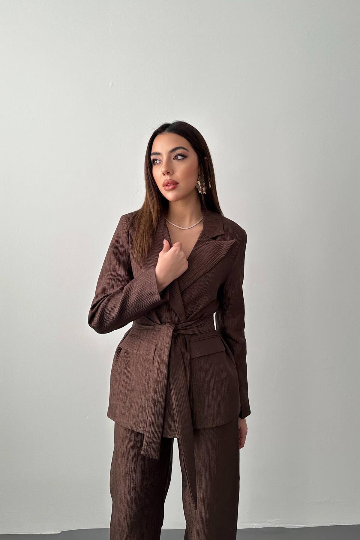 Kahverengi Parlak Beli Kuşaklı Takım
