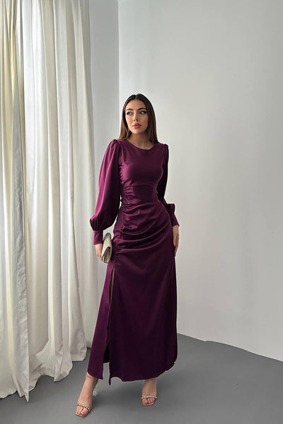 Mor Yanı Büzgülü Yırtmaçlı Saten Elbise