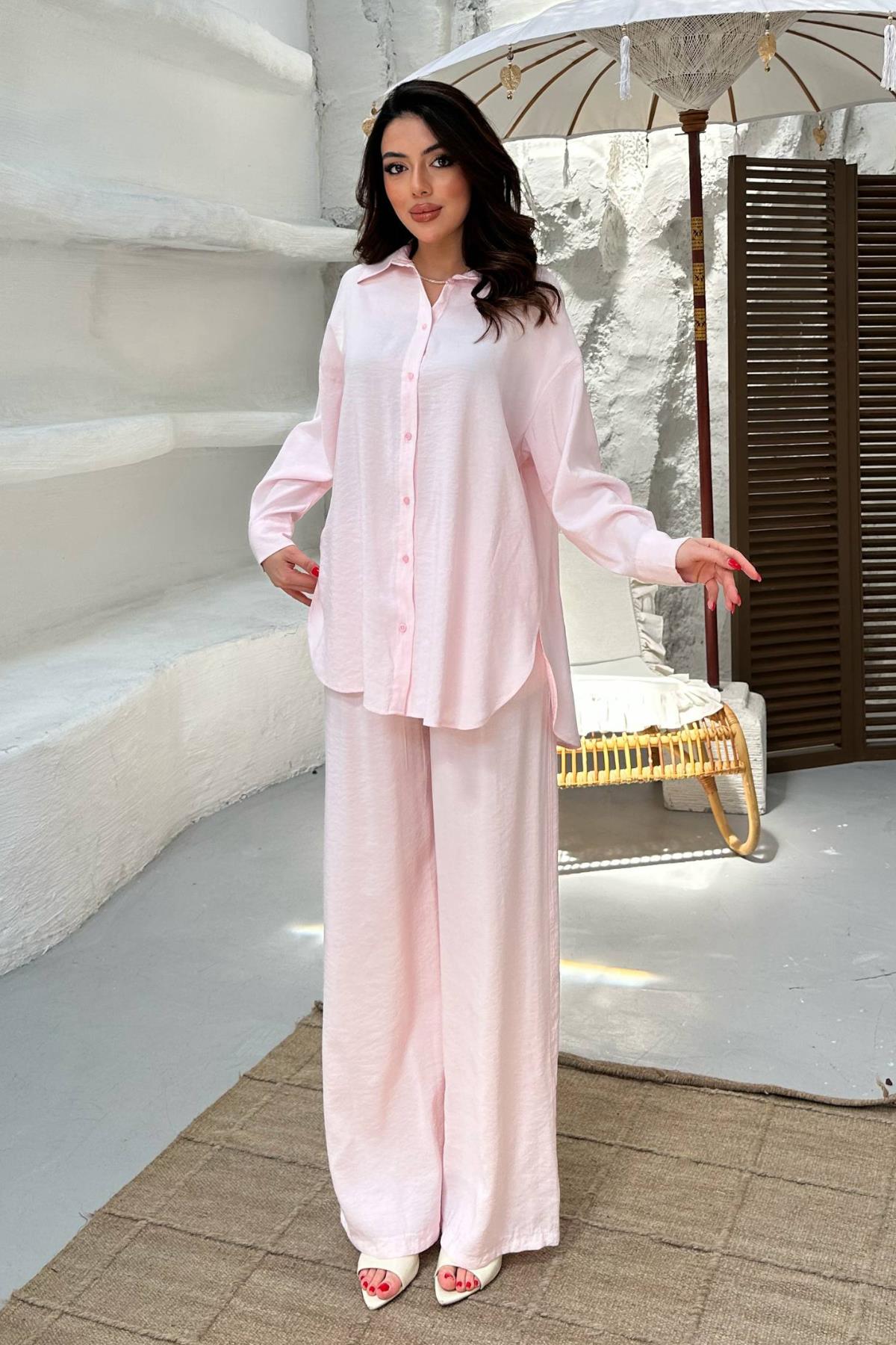 Pembe Gömlekli İkili Takım