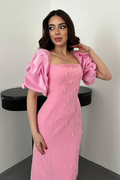 Pembe İşlemeli Kolu Garnili Elbise