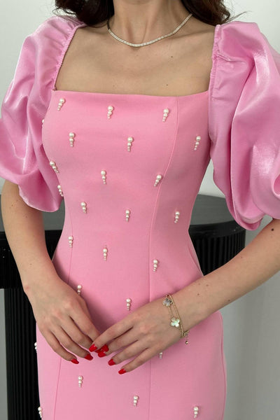 Pembe İşlemeli Kolu Garnili Elbise