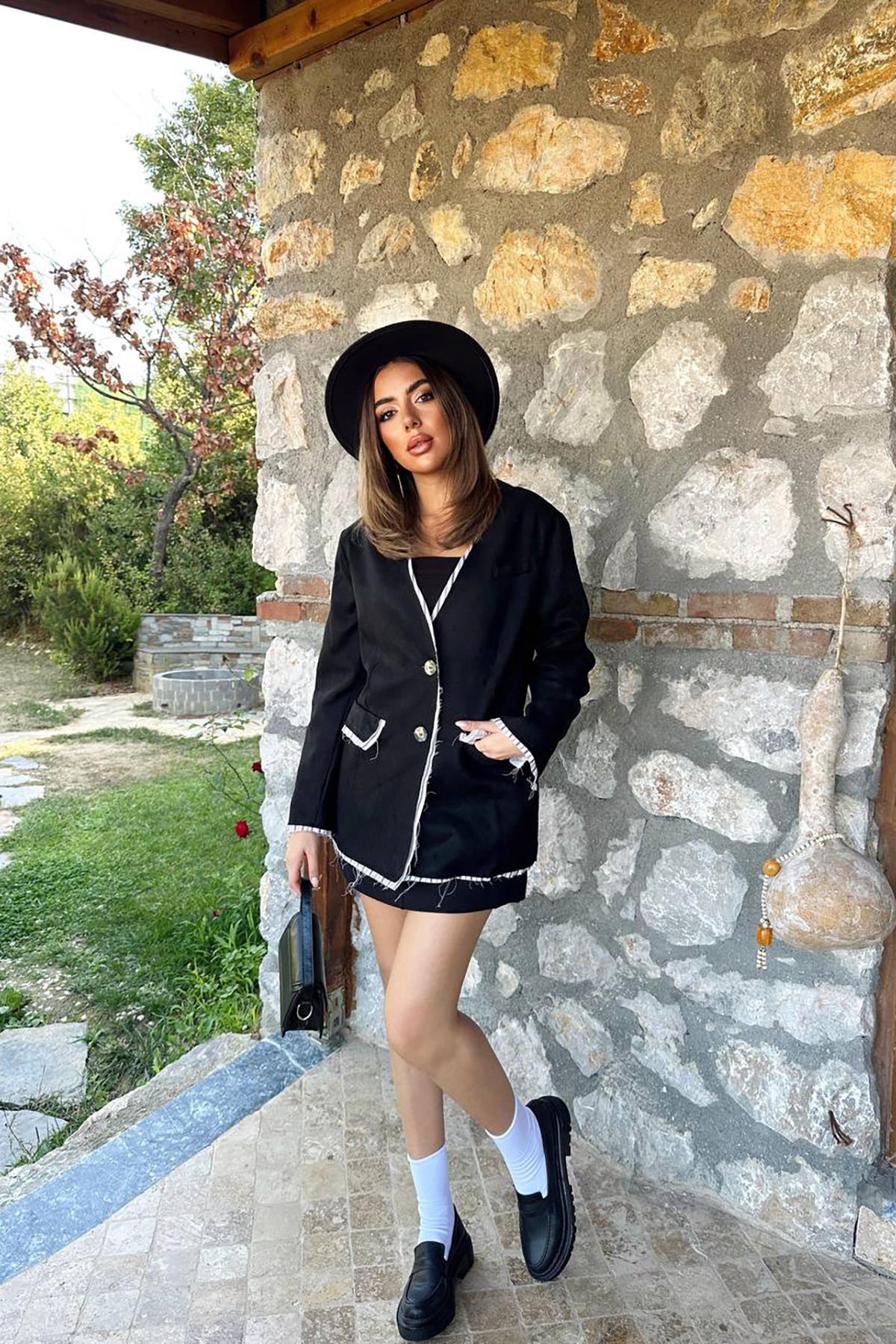 Siyah Çizgili Astarlı Garnili Süet Ceket