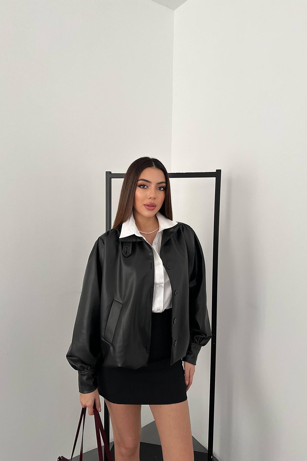 Siyah Düğmeli Deri Ceket