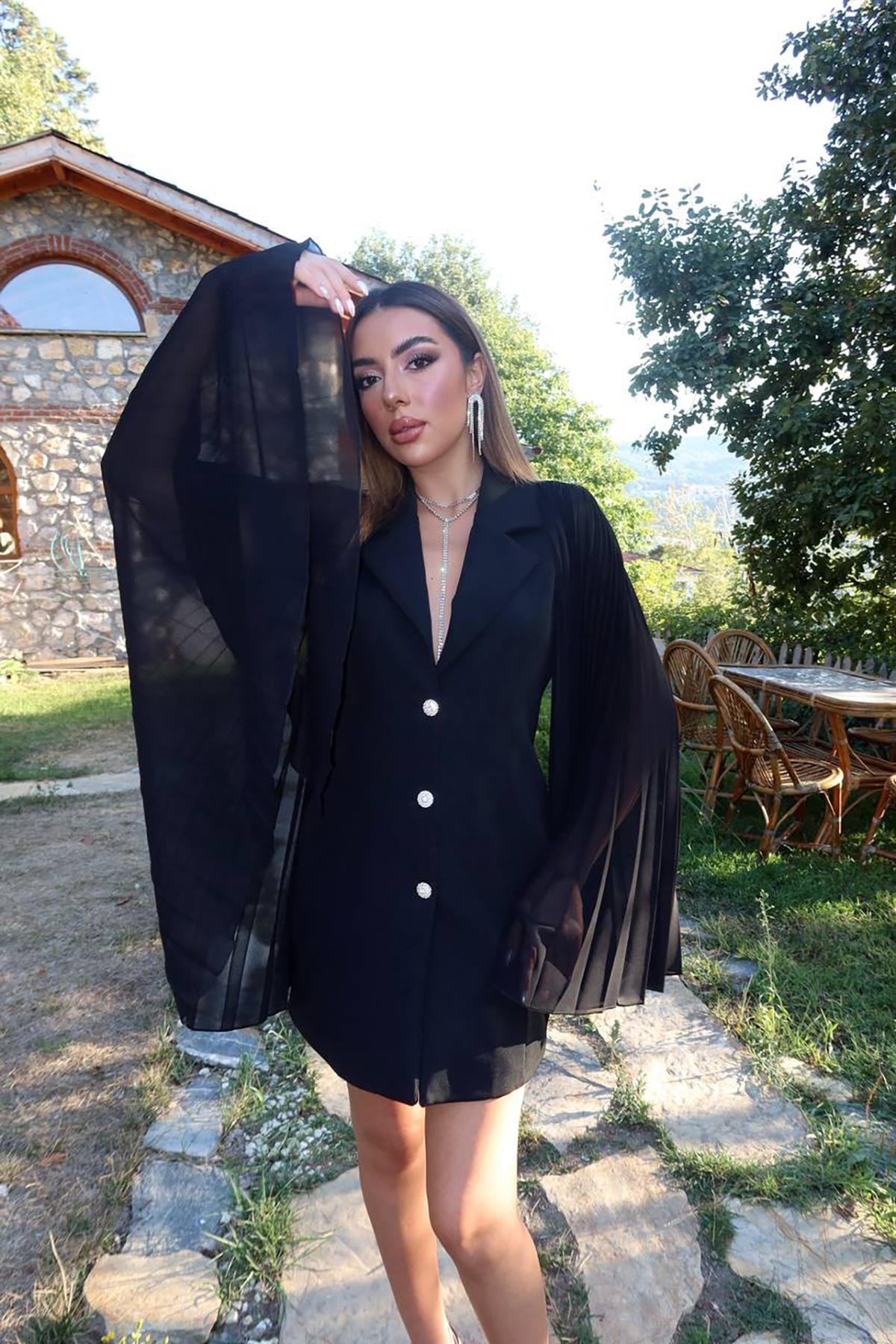 Siyah Kolları Pilseli Atlas Ceket Elbise
