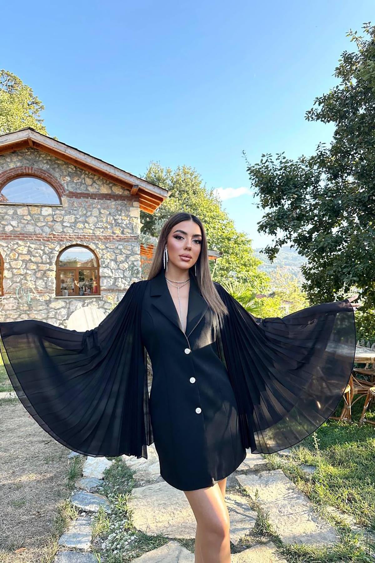Siyah Kolları Pilseli Atlas Ceket Elbise