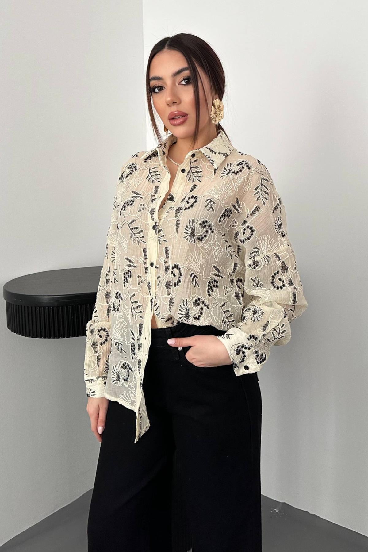 Siyah İşlemeli Oversize Gömlek