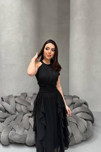 Siyah Önü Büzgülü Fırfırlı Elbise
