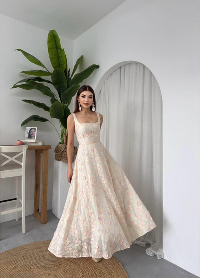 Rochie cu detalii florale Tufe