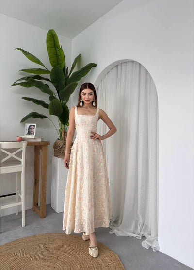 Rochie cu detalii florale Tufe