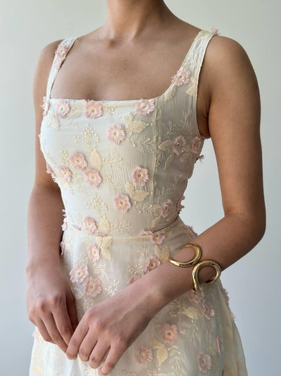 Rochie cu detalii florale Tufe