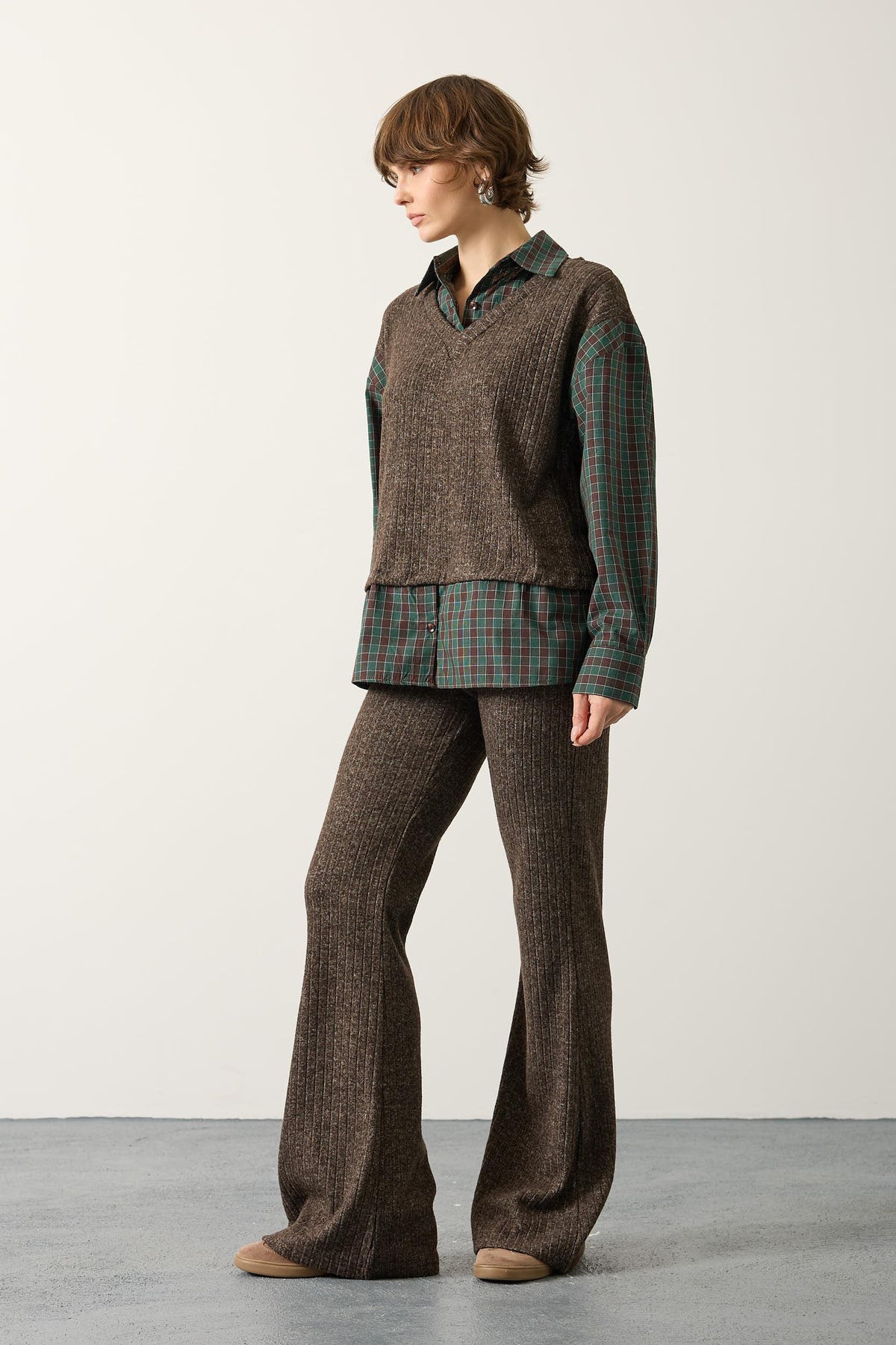 COSTUM CU BLUZA ECOZALÁ ȘI DETALII - Maro-Verde