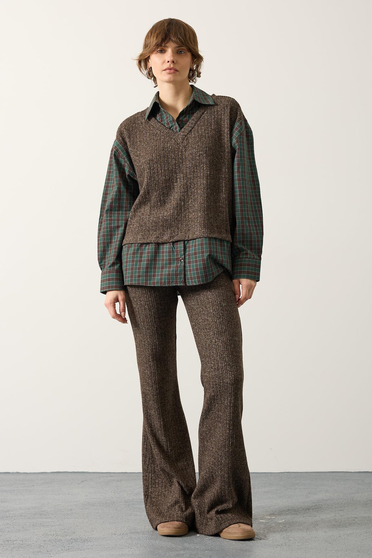 COSTUM CU BLUZA ECOZALÁ ȘI DETALII - Maro-Verde
