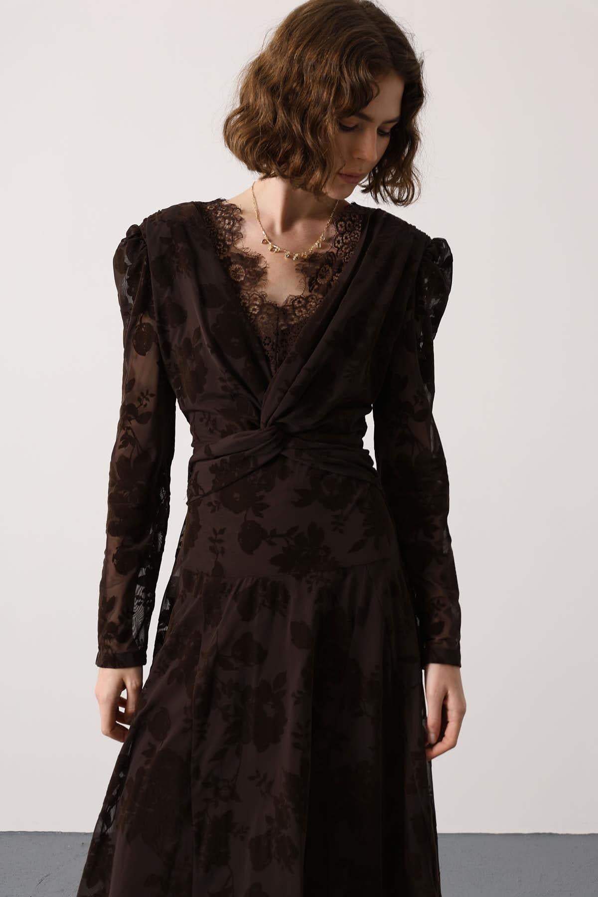 ROCHIE DIN DANTELĂ PUFATĂ - Maro