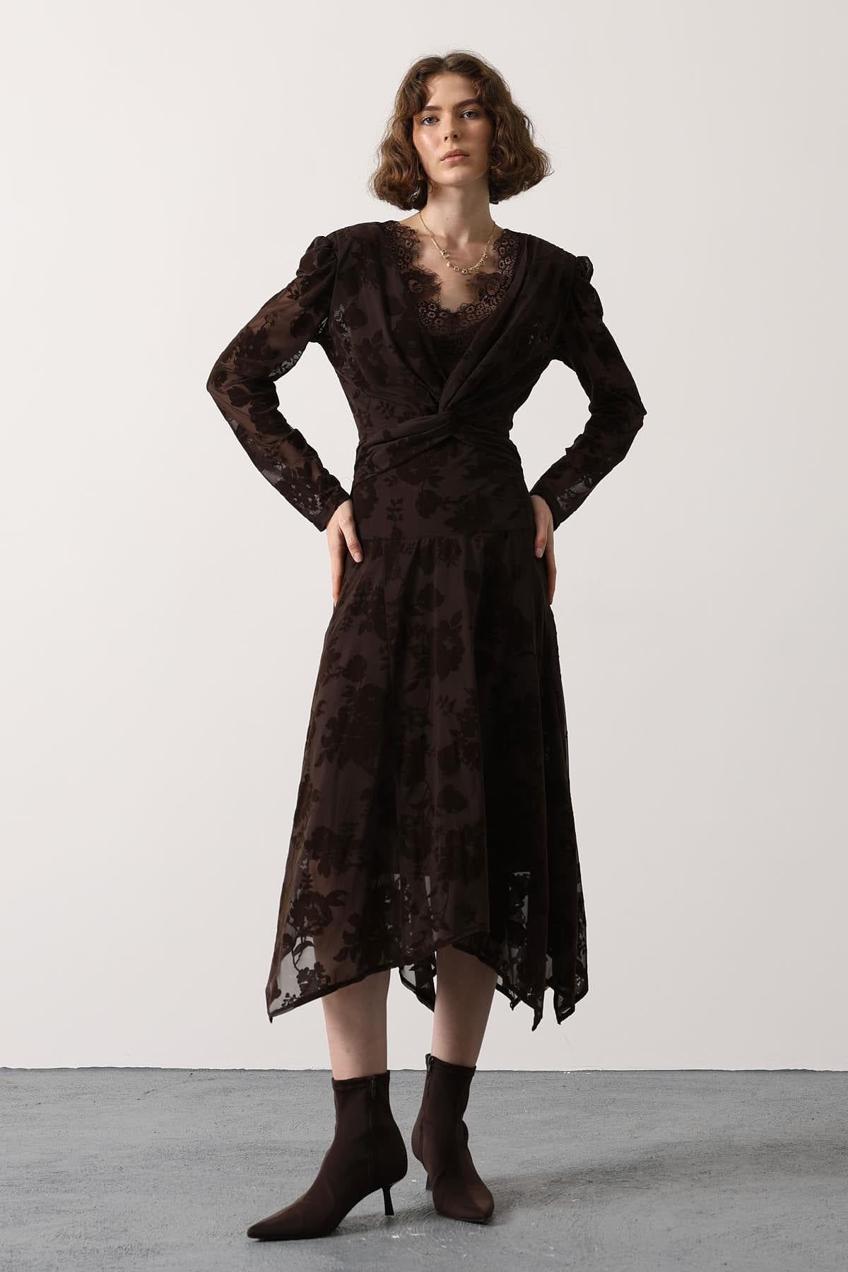 ROCHIE DIN DANTELĂ PUFATĂ - Maro