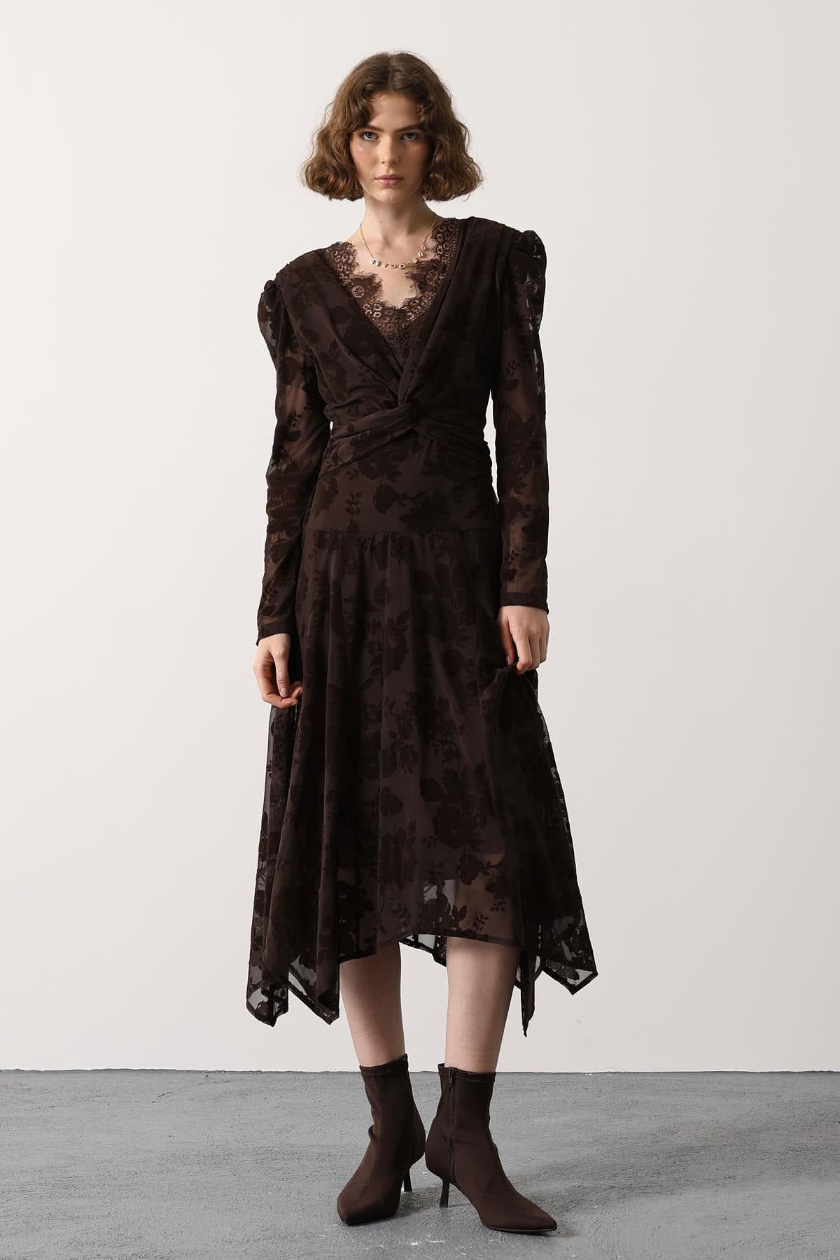 ROCHIE DIN DANTELĂ PUFATĂ - Maro