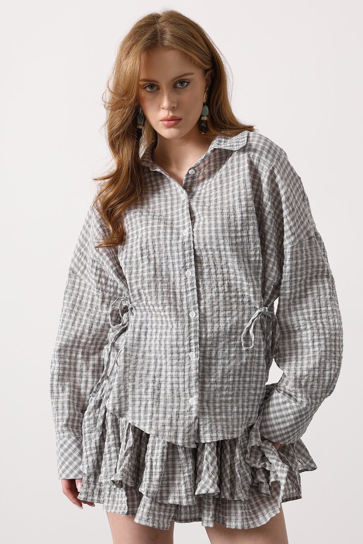 BLUZA PĂTRATÃ CU PETIC DANTELAT - Negru
