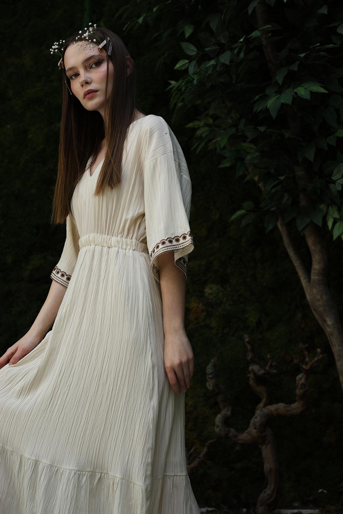 Rochie cu Broderie Maneci Si Fusta - Piatra