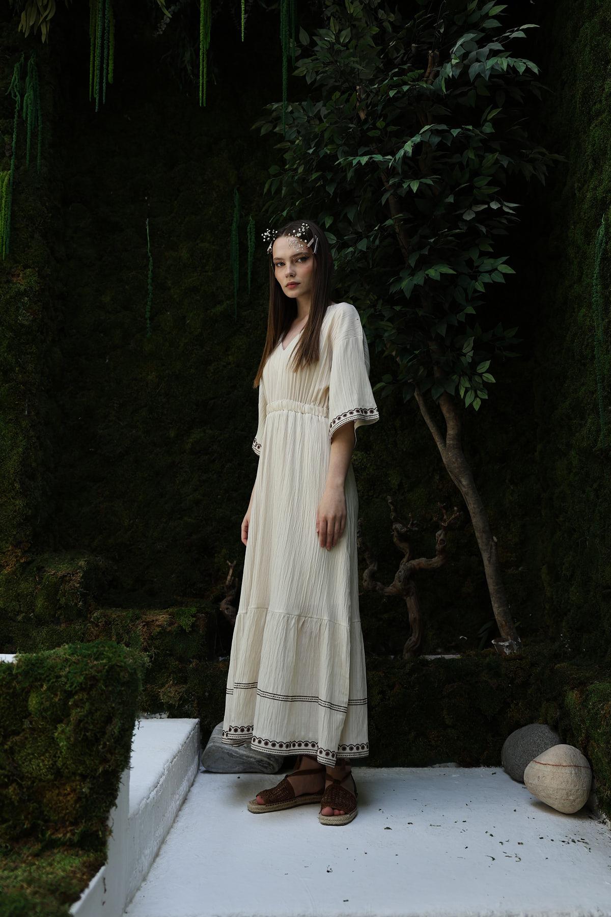Rochie cu Broderie Maneci Si Fusta - Piatra