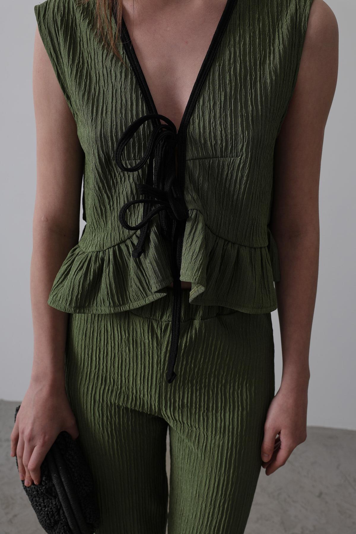 Set Tricot cu Volane și Legare Față - Cachi