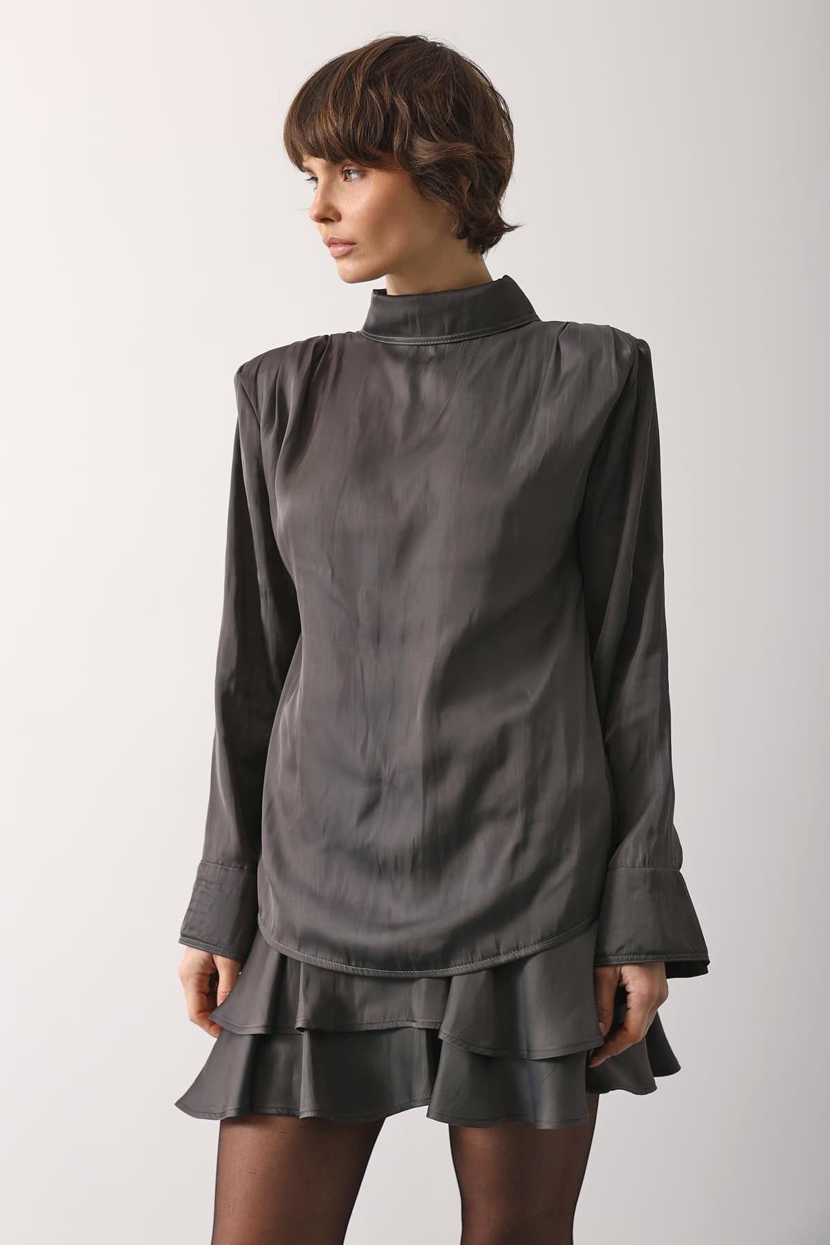 BLUZA CU PETIC DIN SATIN - Fumuriu