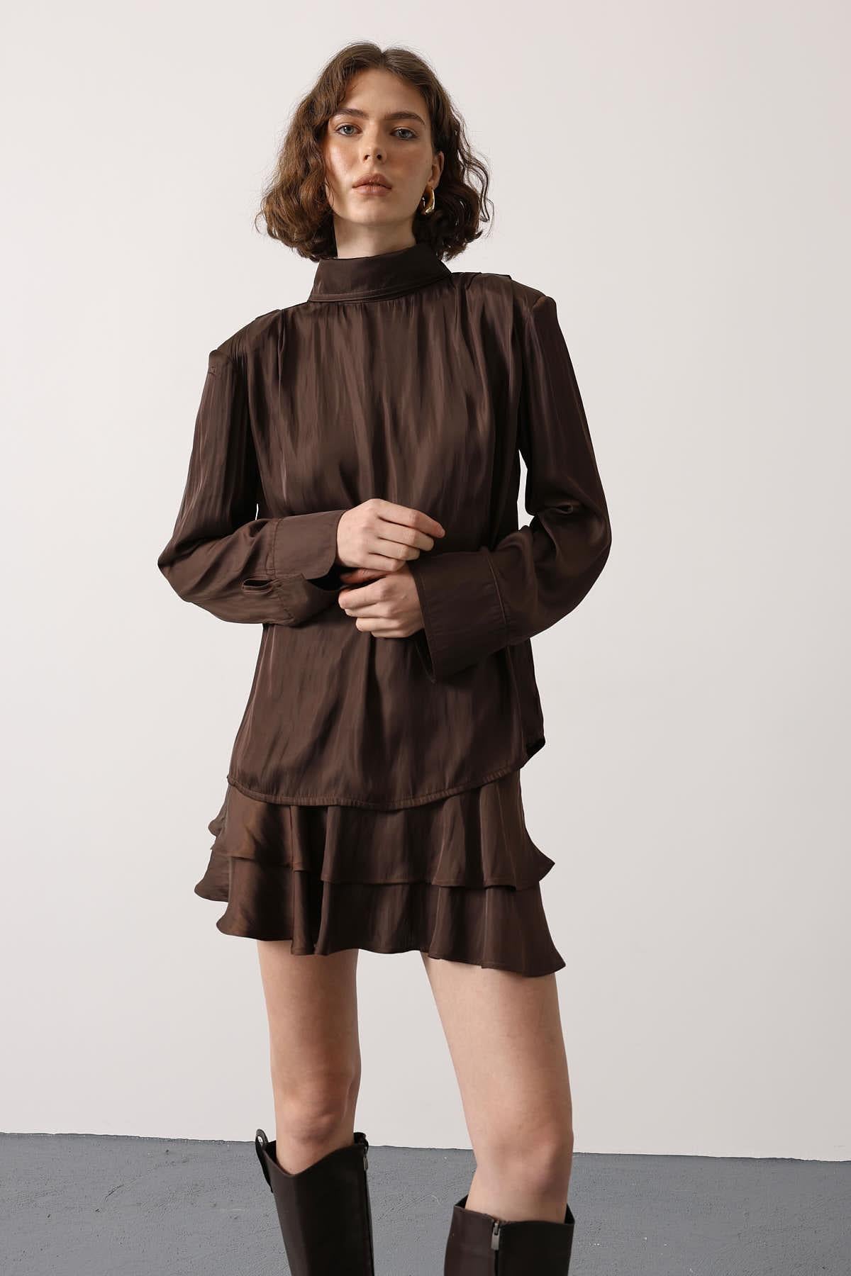 BLUZA CU PETIC DIN SATIN - Maro