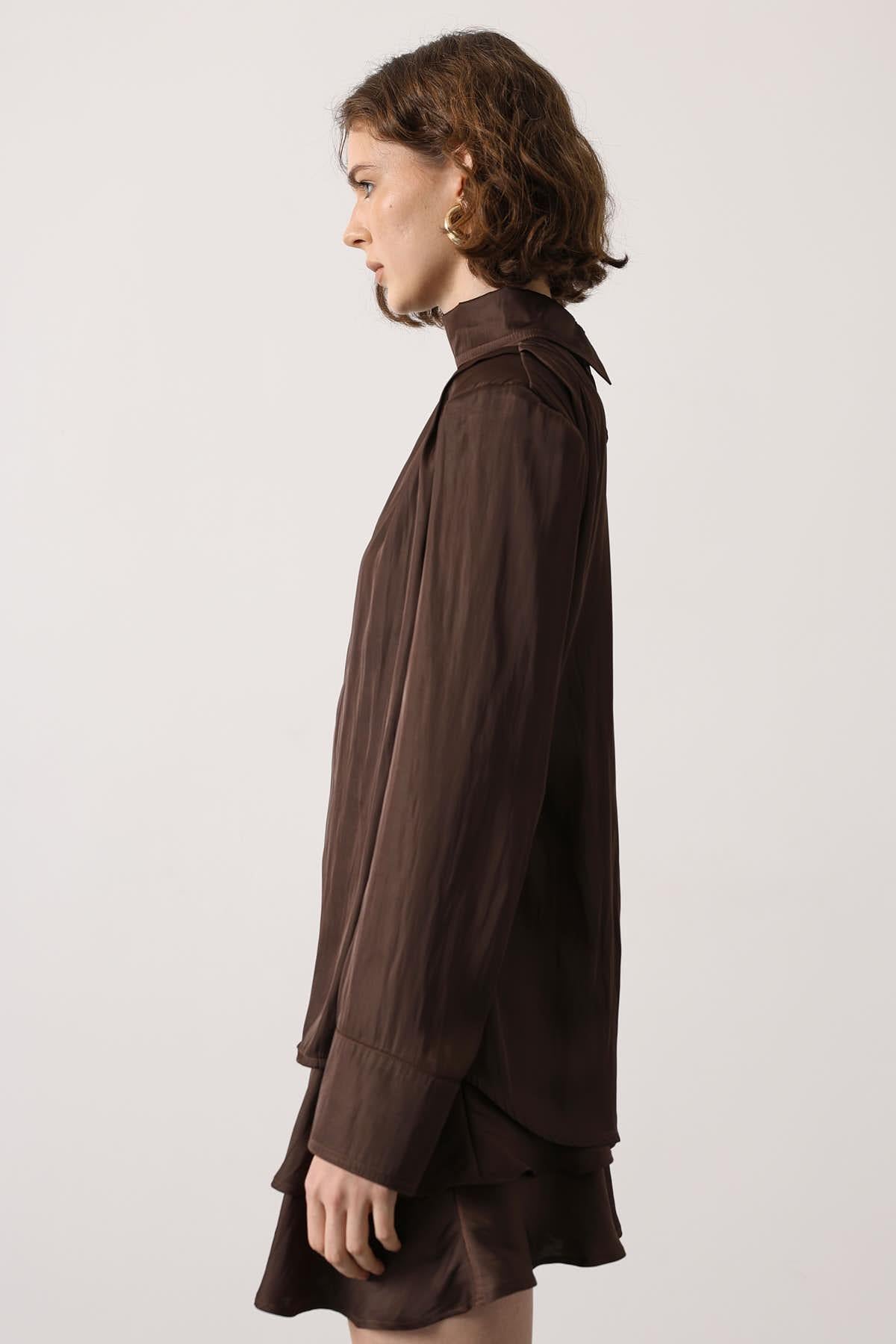 BLUZA CU PETIC DIN SATIN - Maro
