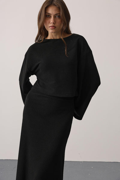 COSTUM CU BLUZA CU MÂNECI LUNGI ȘI FUSTĂ - Negru