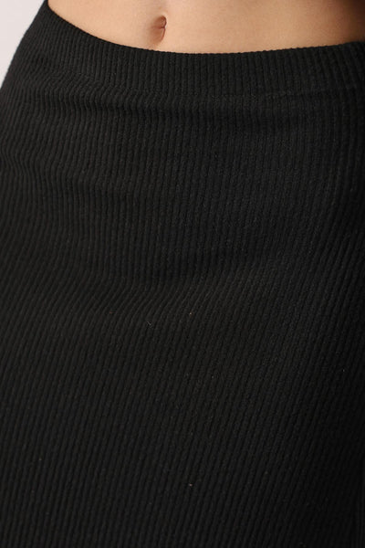 COSTUM CU BLUZA CU MÂNECI LUNGI ȘI FUSTĂ - Negru