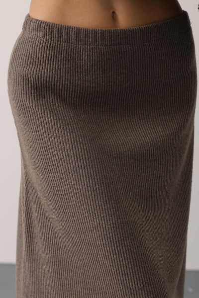 COSTUM CU BLUZA CU MÂNECI LUNGI ȘI FUSTĂ - Vizon