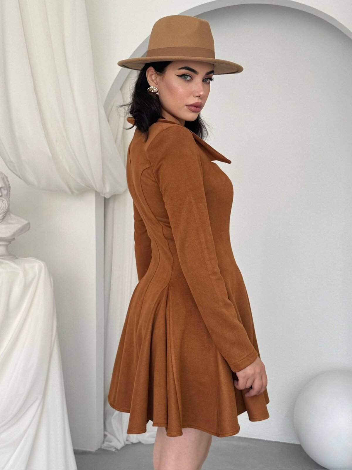 Veras Broş Detaylı Elbise