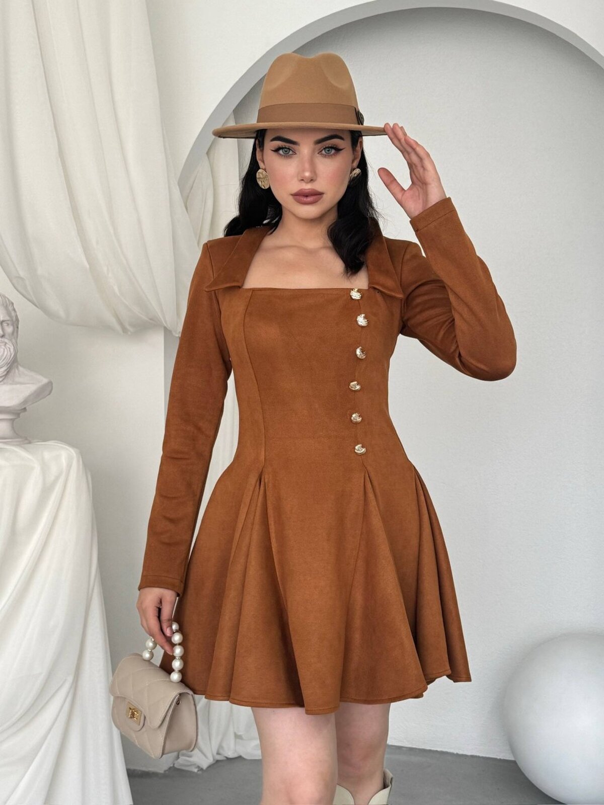 Rochie Veras cu detaliu de broșă